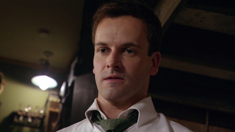 Jonny Lee Miller as Jordan Chase in a dark basement in Dexter