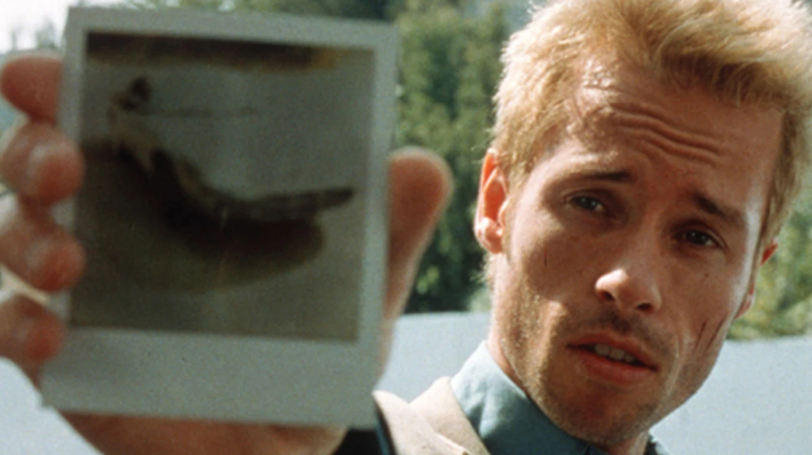 Director Christopher Nolan Never Expected The Mind-Bending Fallout Of Memento