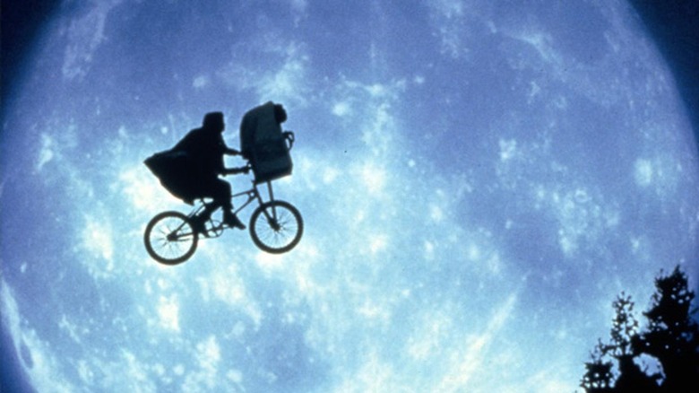 Henry Thomas on bike E.T. the Extra-Terrestrial