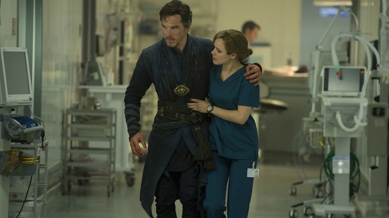 Rachel McAdams helps Doctor Strange in hospital