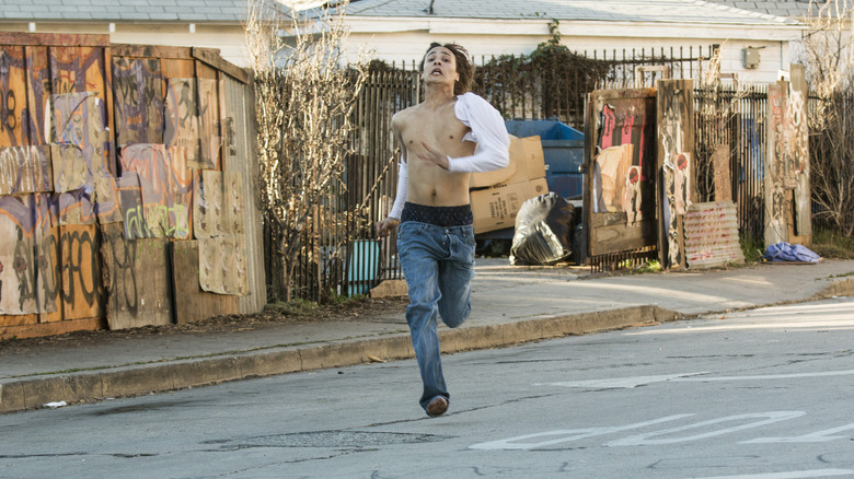 Frank Dillane's Nick runing away from a drug house in the pilot episode of Fear the Walking Dead