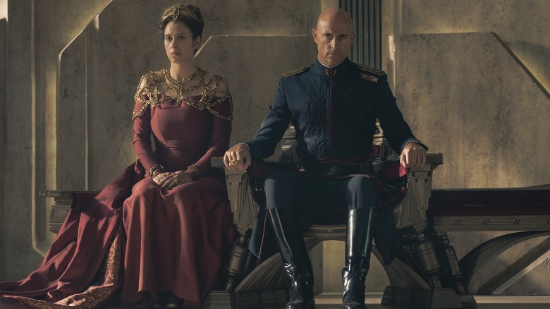 Mark Strong como Imperador Javicco Corrino e Jodhi May como Imperatriz Natalya em Duna: Profecia