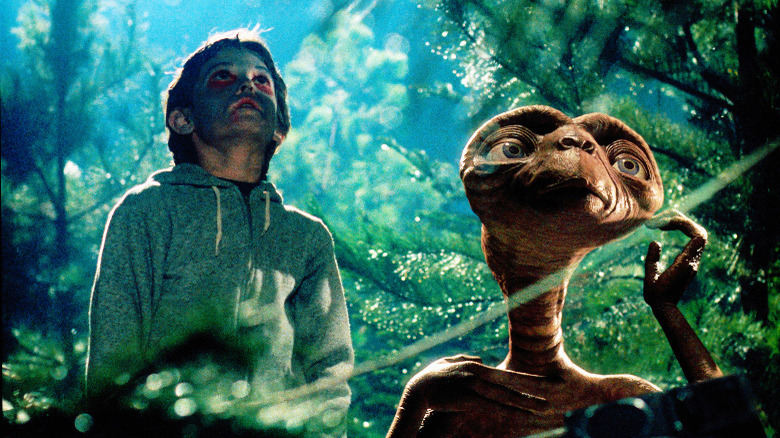 Elliott and E.T. waiting in the woods
