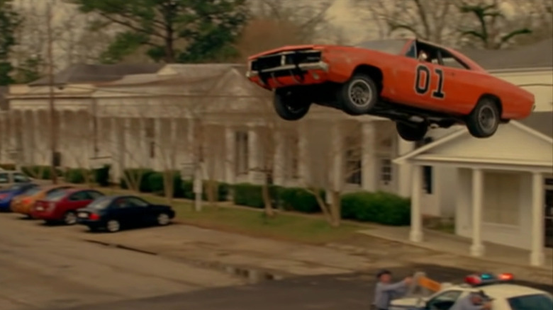 The General Lee takes flight in Dukes of Hazard (2005)