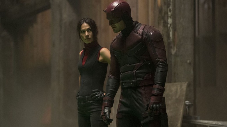 Charlie Cox as Matt Murdock and Elodie Yung as Elektra suited up in an alleyway in Daredevil Season 2