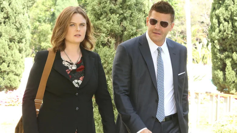 Bones Emily Deschanel and David Boreanaz