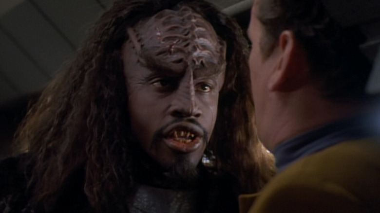 T'Kar talking to Chief O'Brien on Star Trek: Deep Space Nine