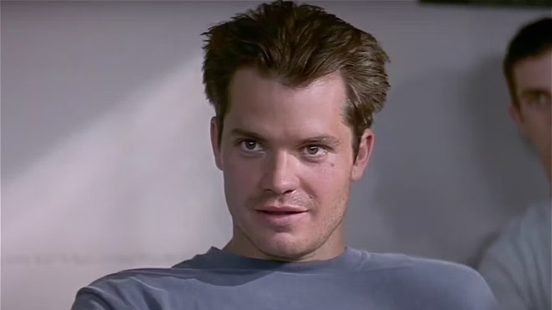 Timothy Olyphant sitting in Scream 2