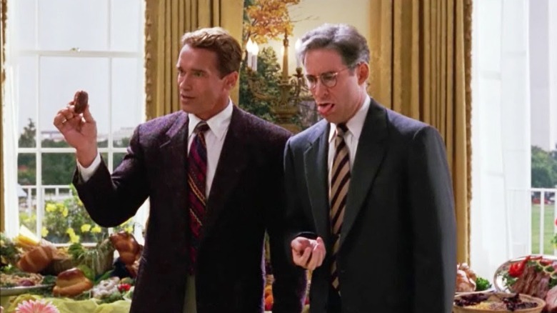 Arnold Schwarzenegger and Kevin Kline in "Dave" 