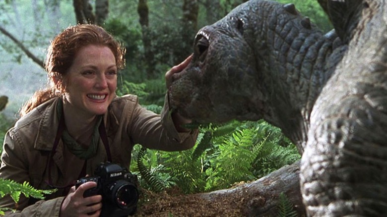 Julianne Moore pets dinosaur