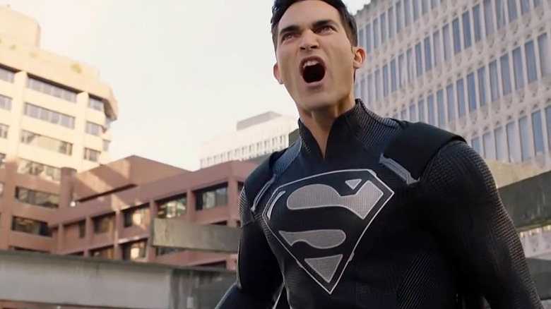 Tyler Hoechlin as evil Superman screaming in Superman & Lois