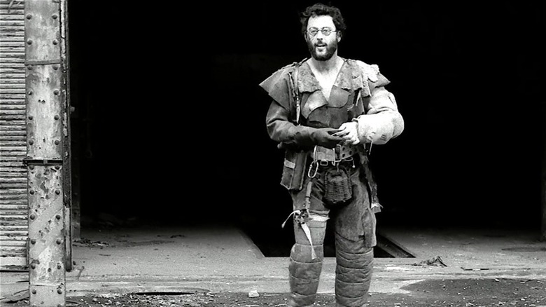 Jean Reno standing in LE DERNIER COMBAT