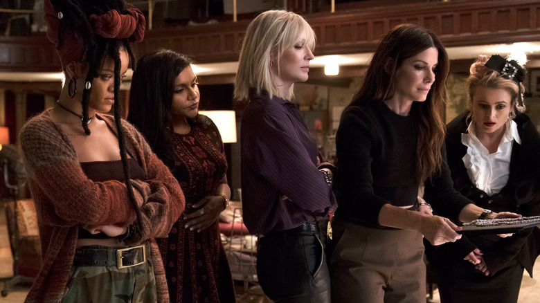 Leslie, Amita, Lou, Debbie, and Rose looking at a tablet in Ocean's 8