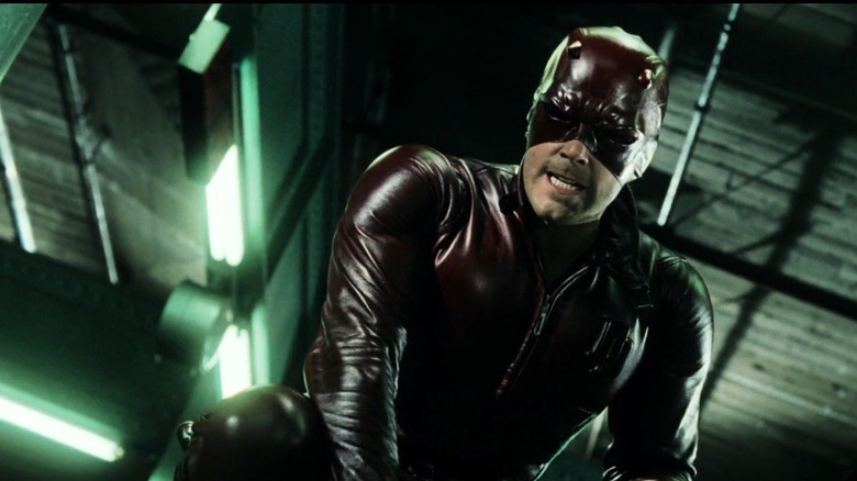 Ben Affleck as Daredevil kneeling in a warehouse