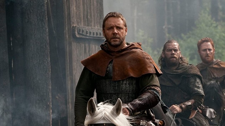 Russell Crowe as Robin Hood on horse