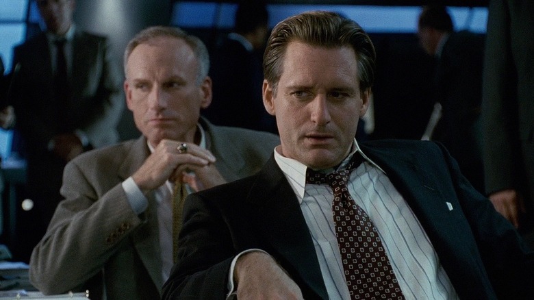 Bill Pullman as the US President looks worried