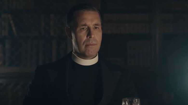 Paddy Considine's Father John Hughes wearing a priest's collar on Peaky Blinders