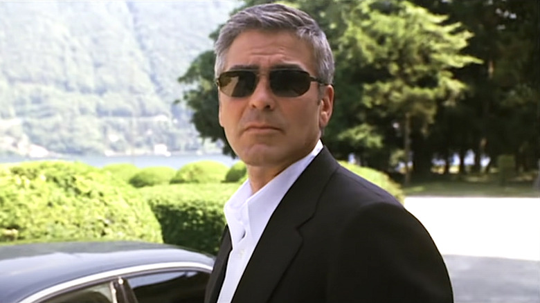 George Clooney in Ocean's Twelve wears sunglasses