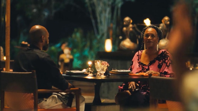 Natalie Cole and Carl Boudreaux sitting down to dinner in The White Lotus season 3