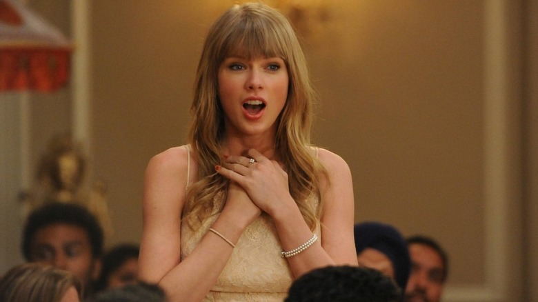 Taylor Swift looking shocked as Elaine in New Girl (2013)