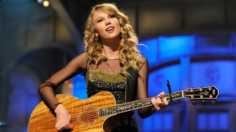 Taylor Swift playing guitar during her SNL monologue in 2009