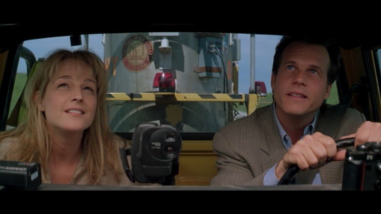 Storm chasers Helen Hunt and Bill Paxton in Twister