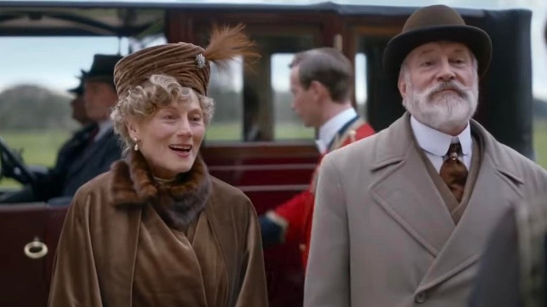 Geraldine James and Simon Jones arriving at Downton in Downton Abbey 