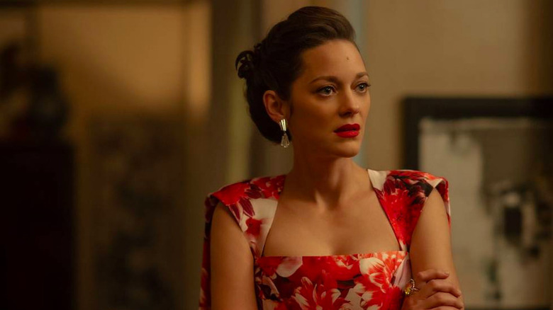 Marion Cotillard arms crossed Extrapolations