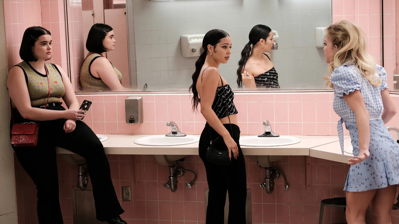 Euphoria, Kat, Maddie and Cassie talking in the girl's bathroom