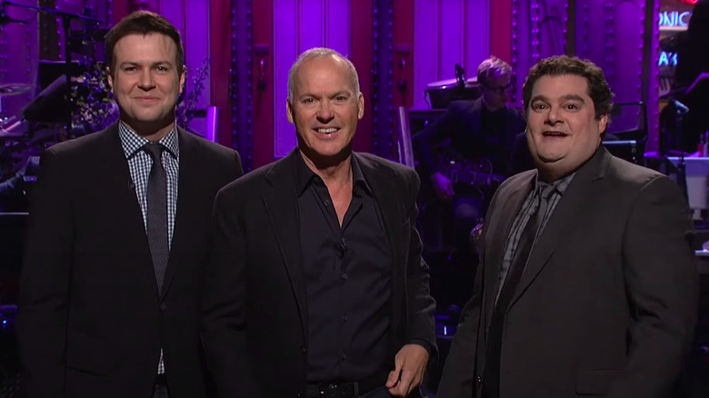 Michael Keaton apresentando o Saturday Night Live