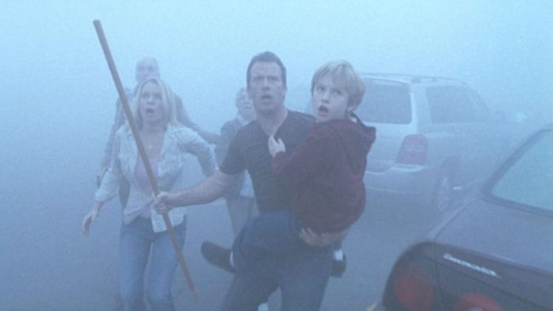 Thomas Jane Laurie Holden Jeffrey DeMunn Nathan Gamble Frances Sternhagen in The Mist 