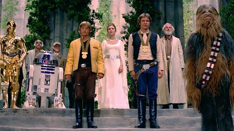 Anthony Daniels, Kenny Baker, Mark Hamill, Carrie Fisher, Harrison Ford, and Peter Mayhew in Star Wars: A New Hope