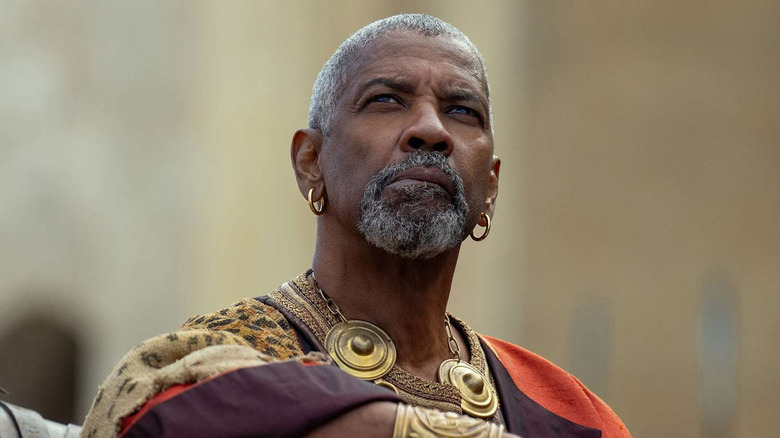 Macrinus (Denzel Washington) aparece em Gladiador 2