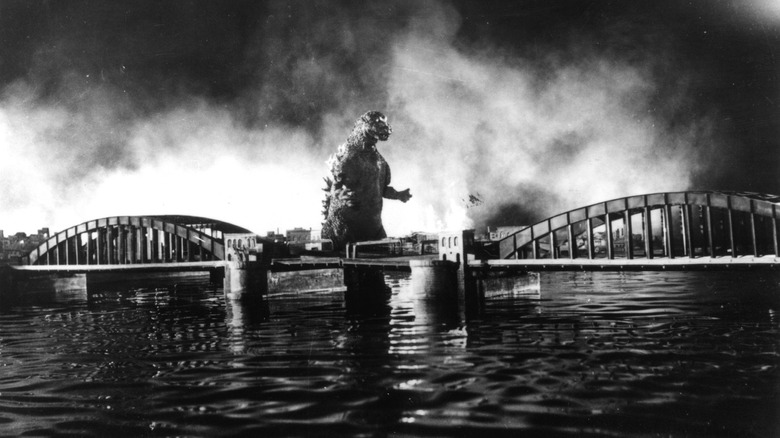 Godzilla 1954 Japan attack 