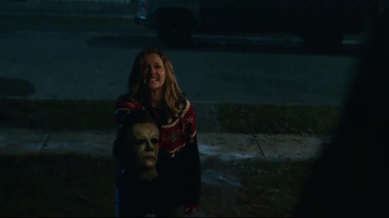 Judy Greer taunts Michael Myers with his mask in Halloween Kills