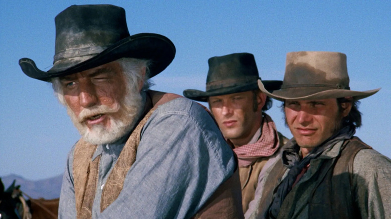 Um grupo de cowboys, incluindo Harrison Ford como impressão, no Gunsmoke