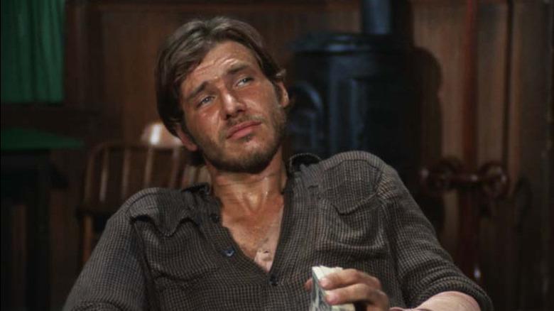 Harrison Ford como Hobey parecendo arrogante no Gunsmoke