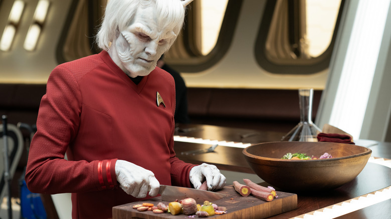 Star Trek: Strange New Worlds Hemmer cutting up vegetables