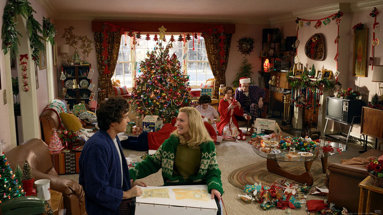 Tom Hanks as Richard Young and Robin Wright as Margaret Young in front of the Christmas tree in Here