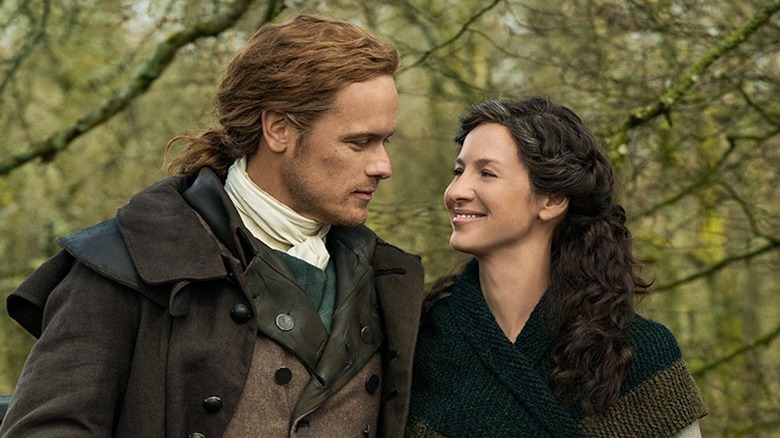 Jamie Fraser and Claire Fraser smiling