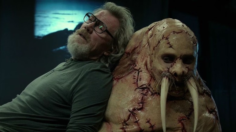 Michael Parks relaxing with a monstrous Justin Long