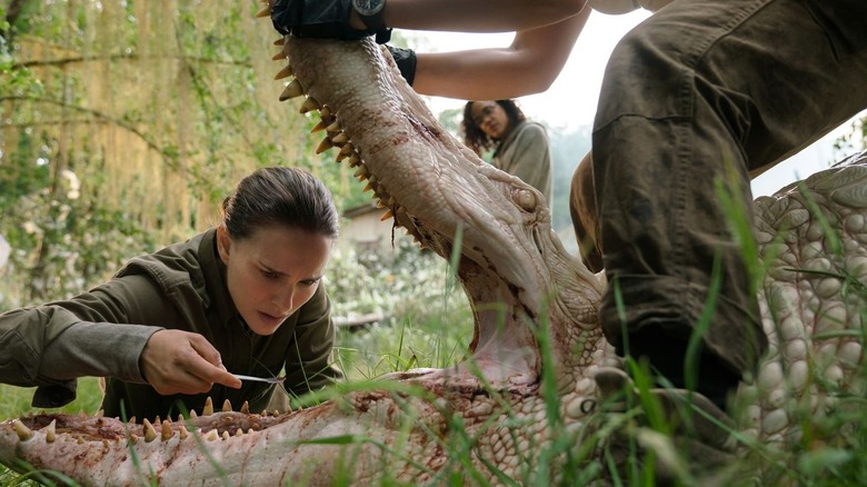 Natalie Portman inspecting alligator's mouth