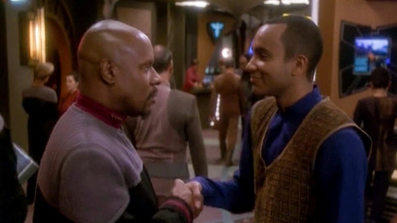 Avery Brooks e Cirroc Lofton em Star Trek: Deep Space Nine