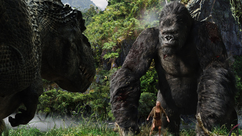 Kong prepares to fight a dinosaur in King Kong (2005)