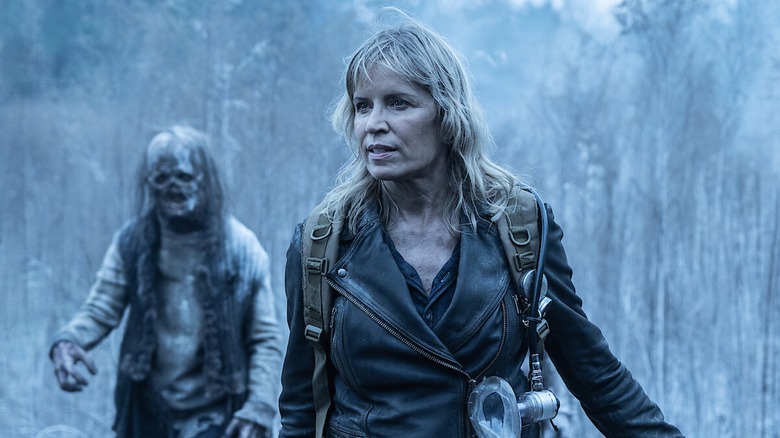 Madison followed by a Walker in Fear the Walking Dead