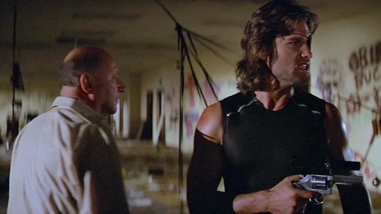 Kurt Russell with gun Escape from New York