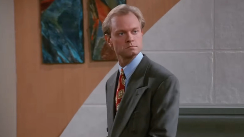 Niles parecendo irritado em Frasier