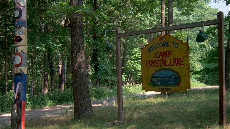 Sexta-feira, 13, placa do acampamento Crystal Lake