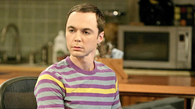 Sheldon parece confuso com a Teoria do Big Bang