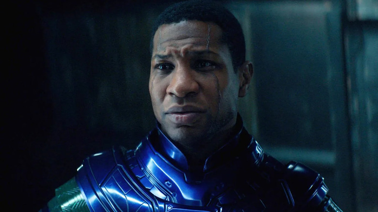 Jonathan Majors como Kang em Homem-Formiga e a Vespa: Quantumania